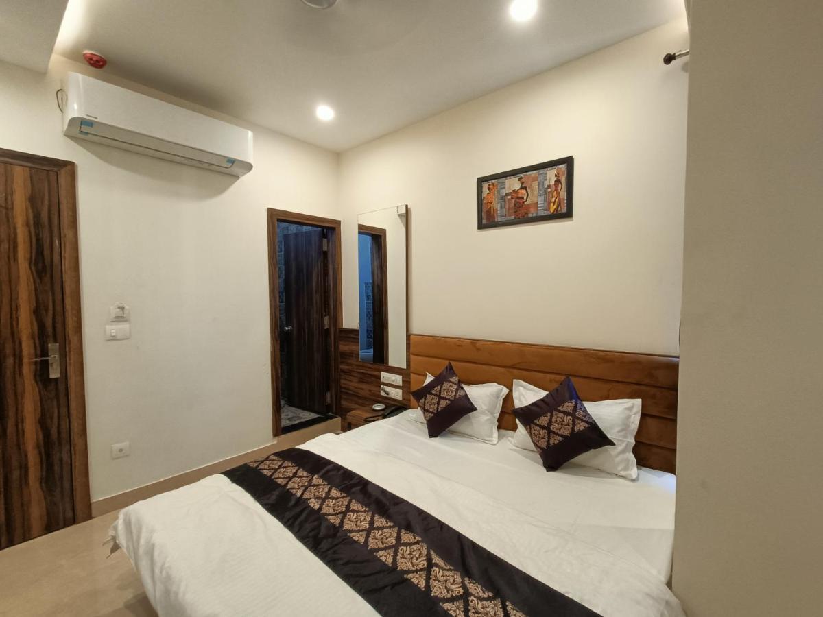 Hotel Vrinda Inn Udaipur Esterno foto