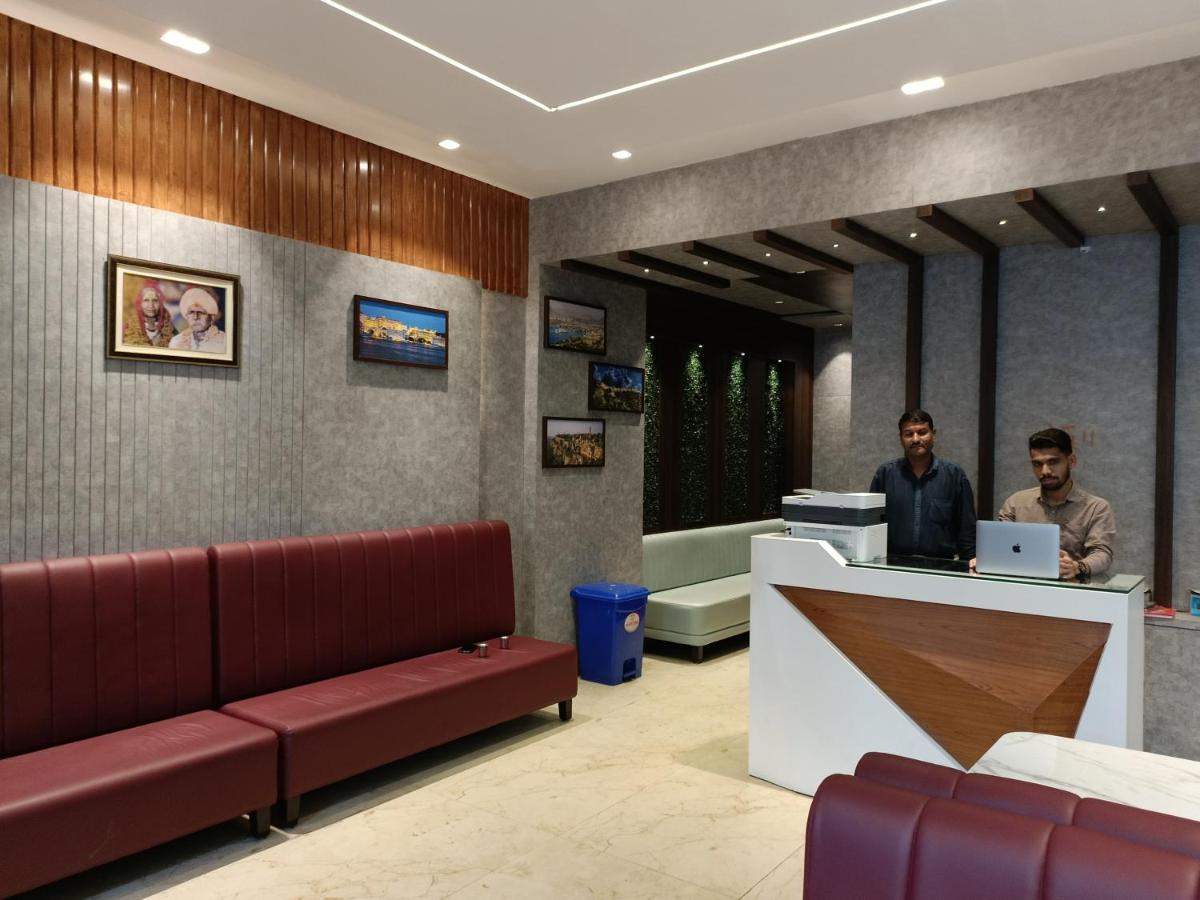 Hotel Vrinda Inn Udaipur Esterno foto