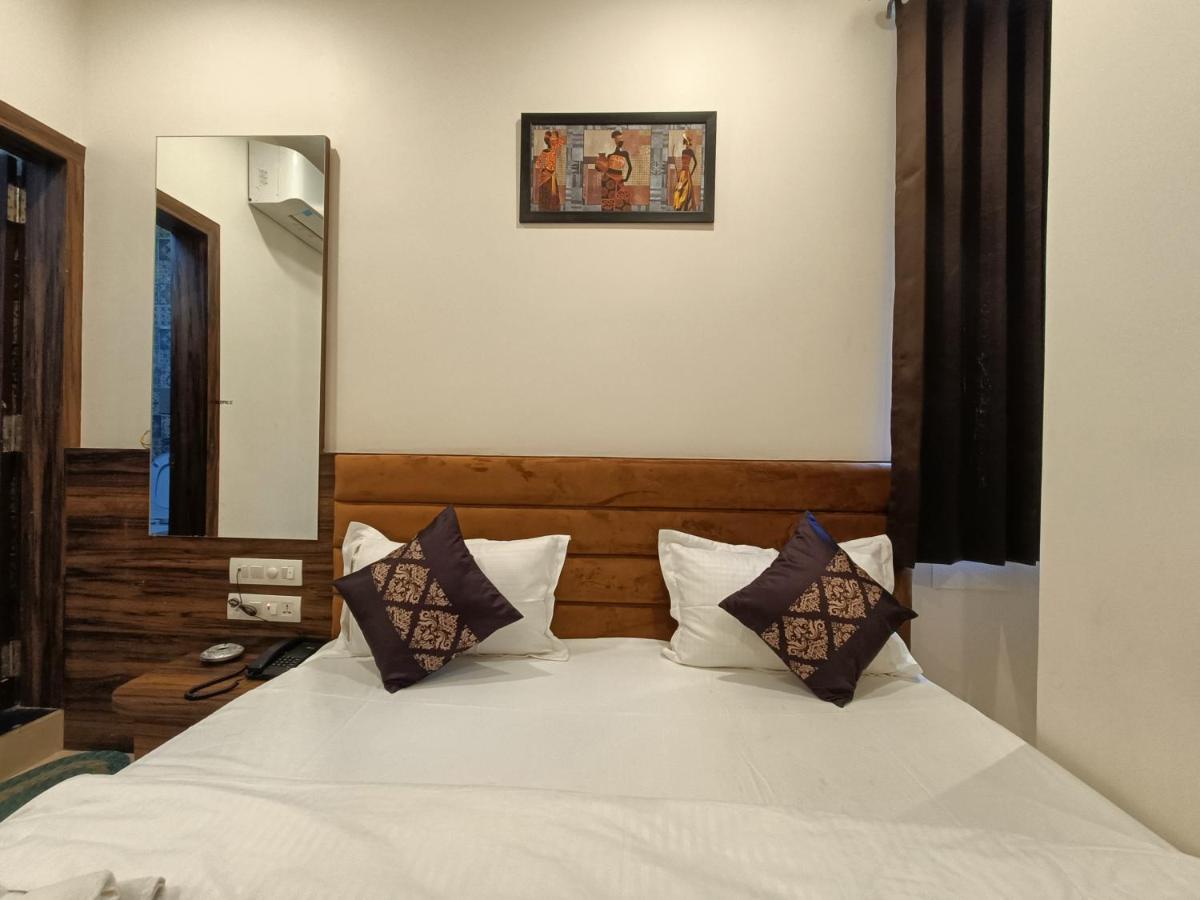Hotel Vrinda Inn Udaipur Esterno foto
