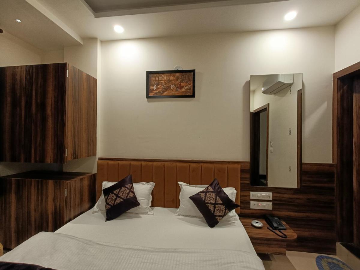 Hotel Vrinda Inn Udaipur Esterno foto