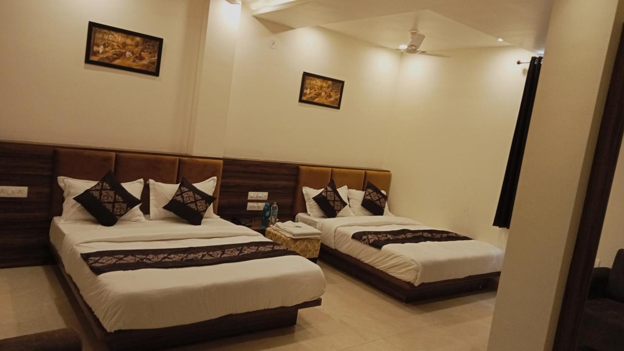 Hotel Vrinda Inn Udaipur Esterno foto