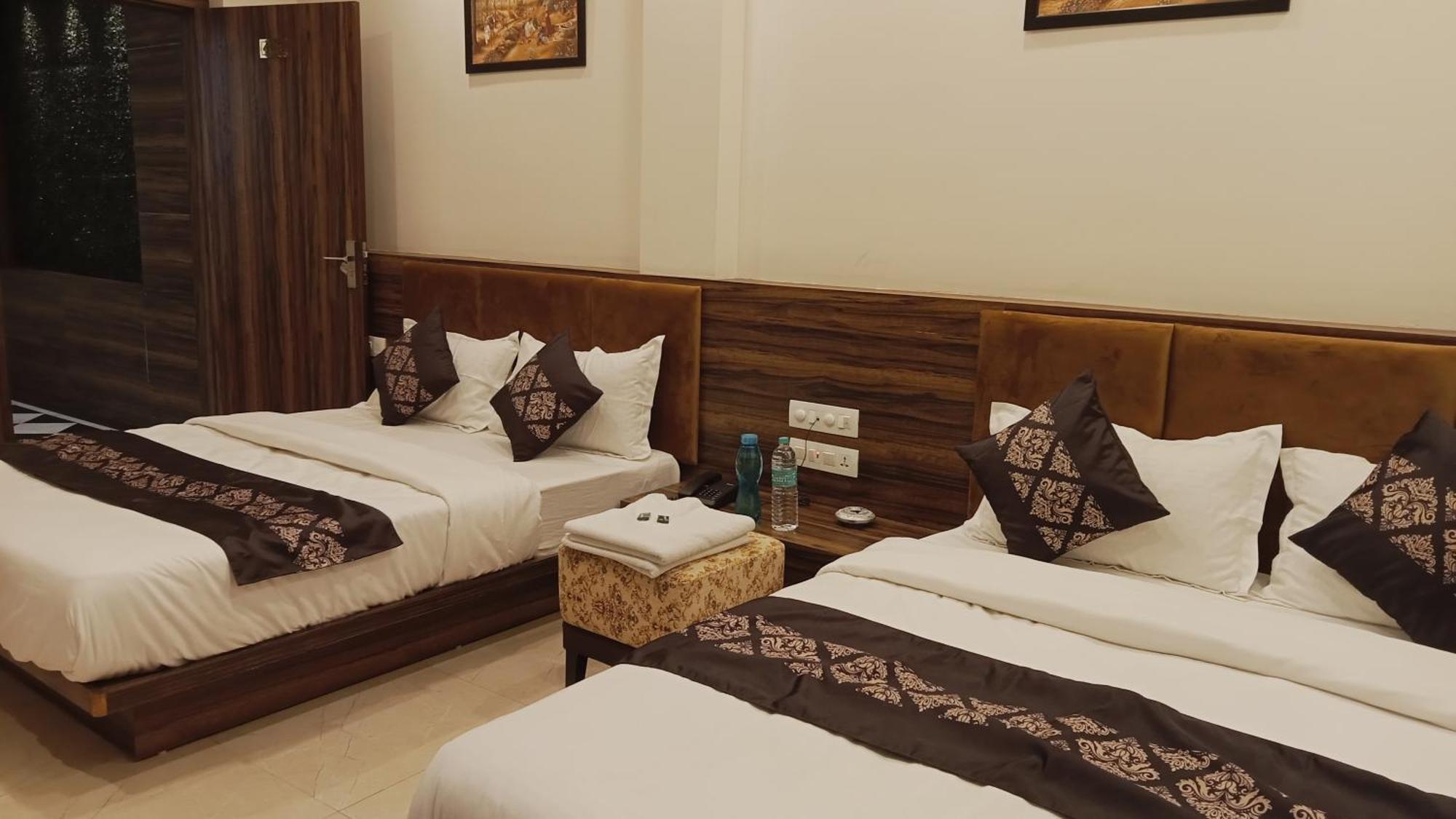 Hotel Vrinda Inn Udaipur Esterno foto