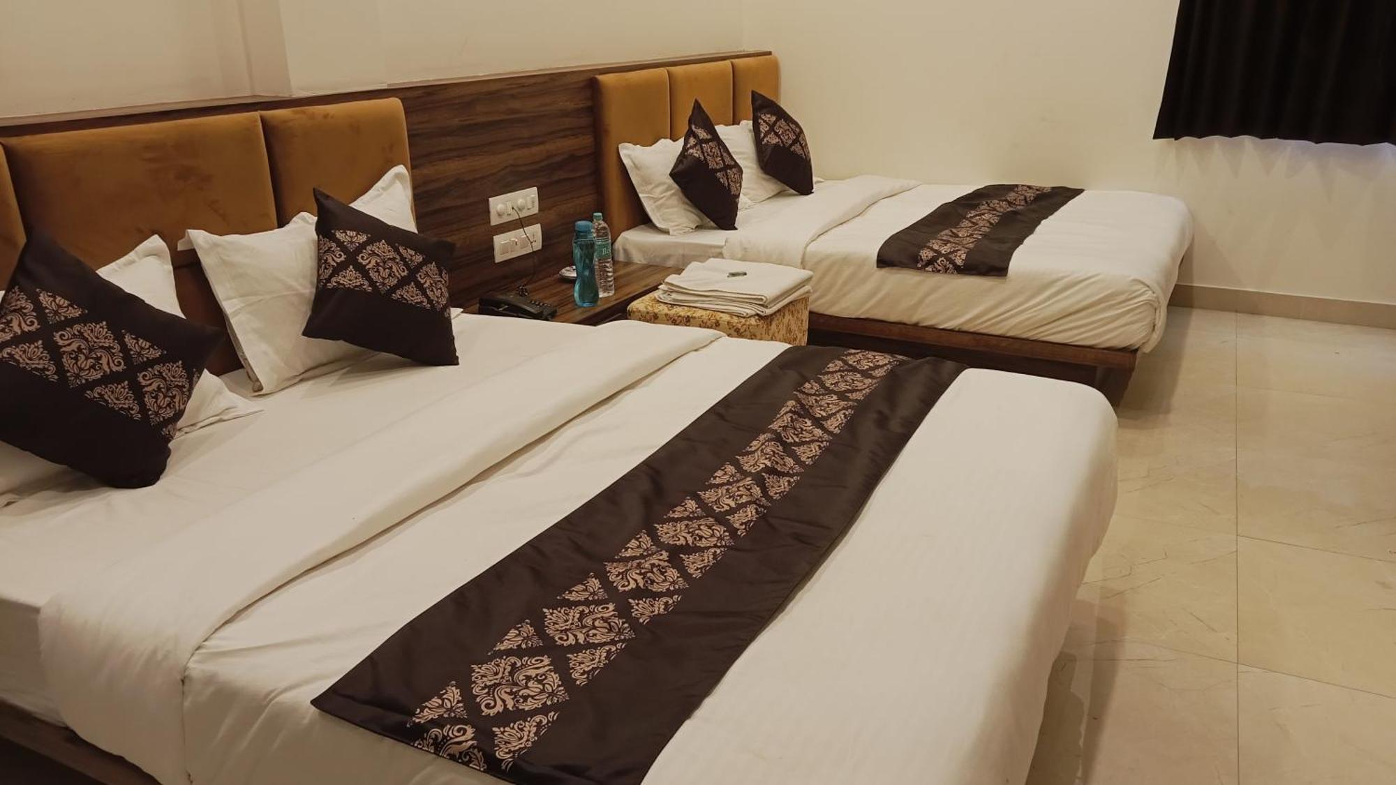 Hotel Vrinda Inn Udaipur Esterno foto