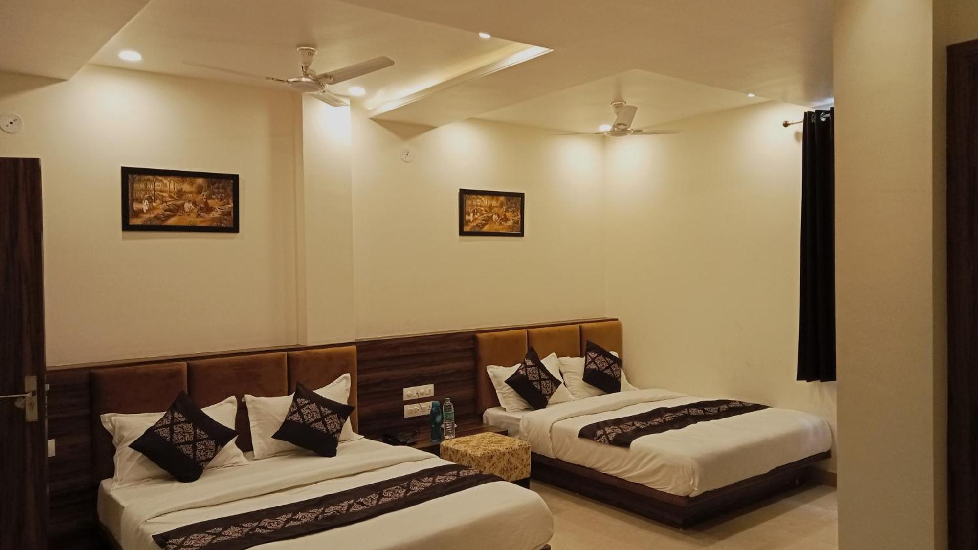 Hotel Vrinda Inn Udaipur Esterno foto