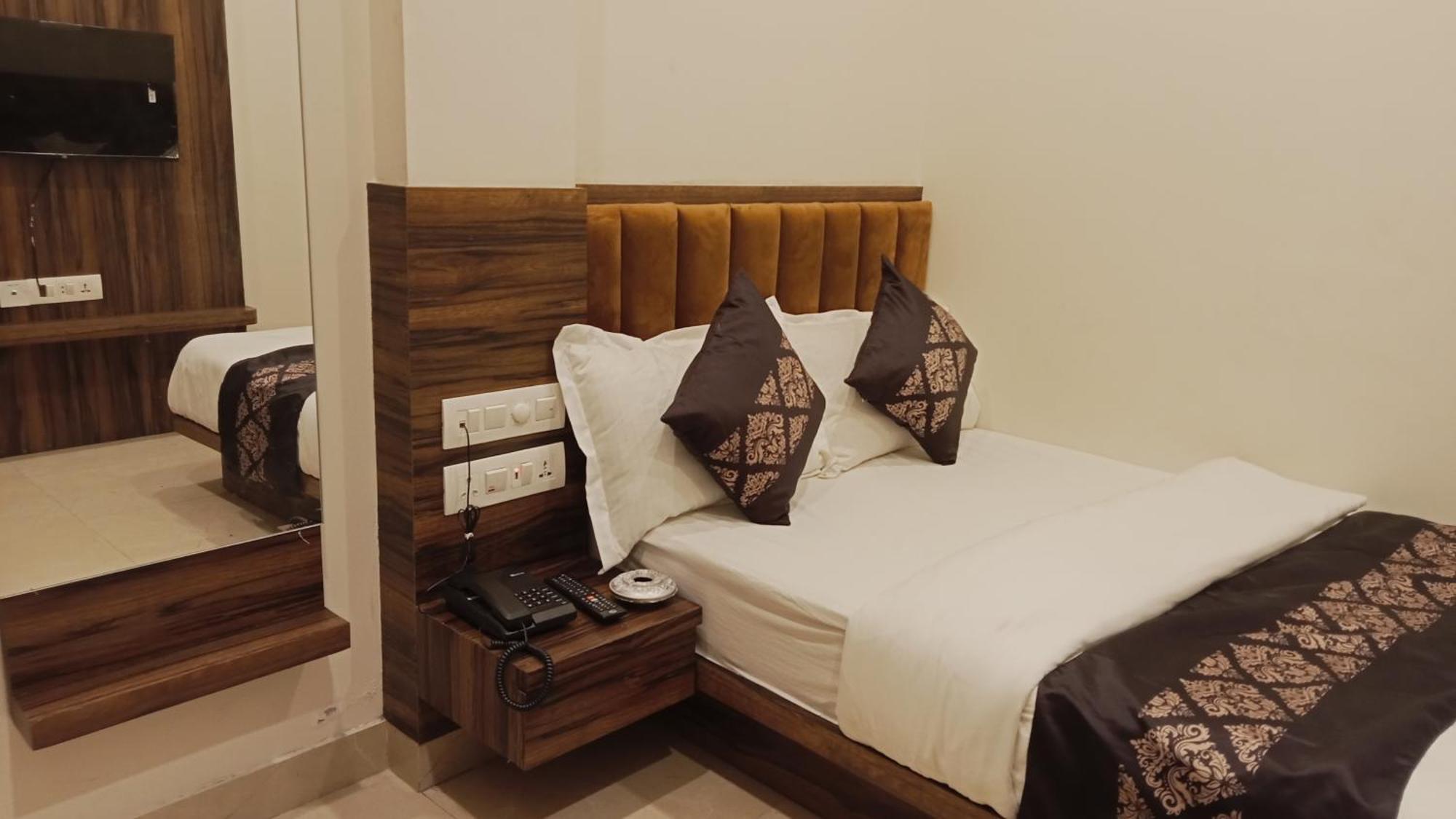 Hotel Vrinda Inn Udaipur Esterno foto