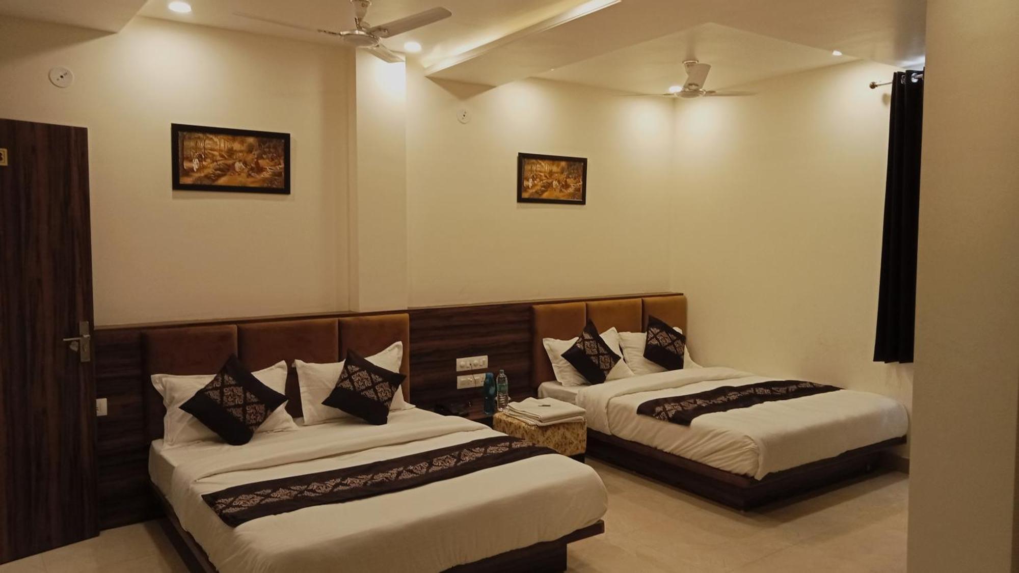 Hotel Vrinda Inn Udaipur Esterno foto
