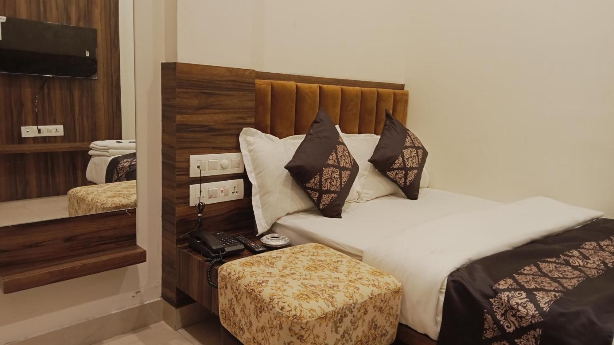 Hotel Vrinda Inn Udaipur Esterno foto